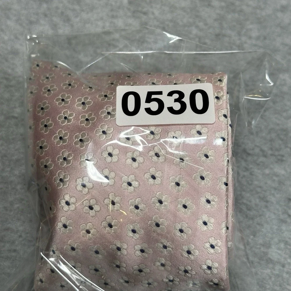 Tommy Hilfiger Mens Neck Tie Pink Silk White Flowers‎ Pattern Navy Pin Dot Tail